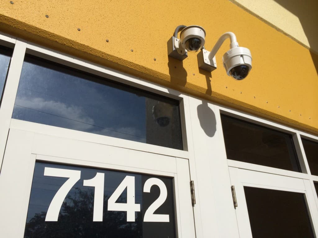 Android CCTV App with PTZ Camera Controls